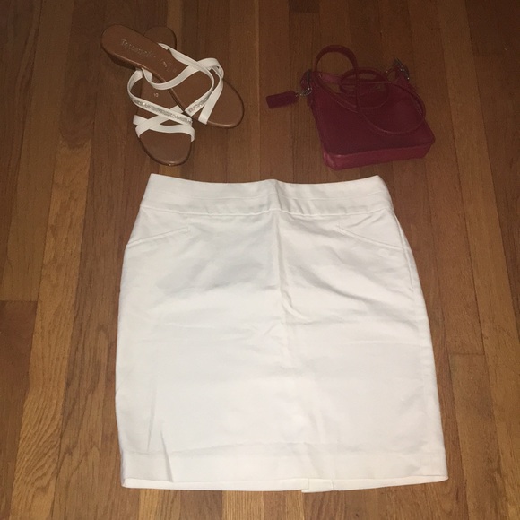 Banana Republic Dresses & Skirts - Banana republic white cotton pencil skirt size 10